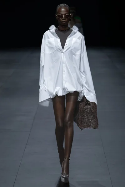 Look 50